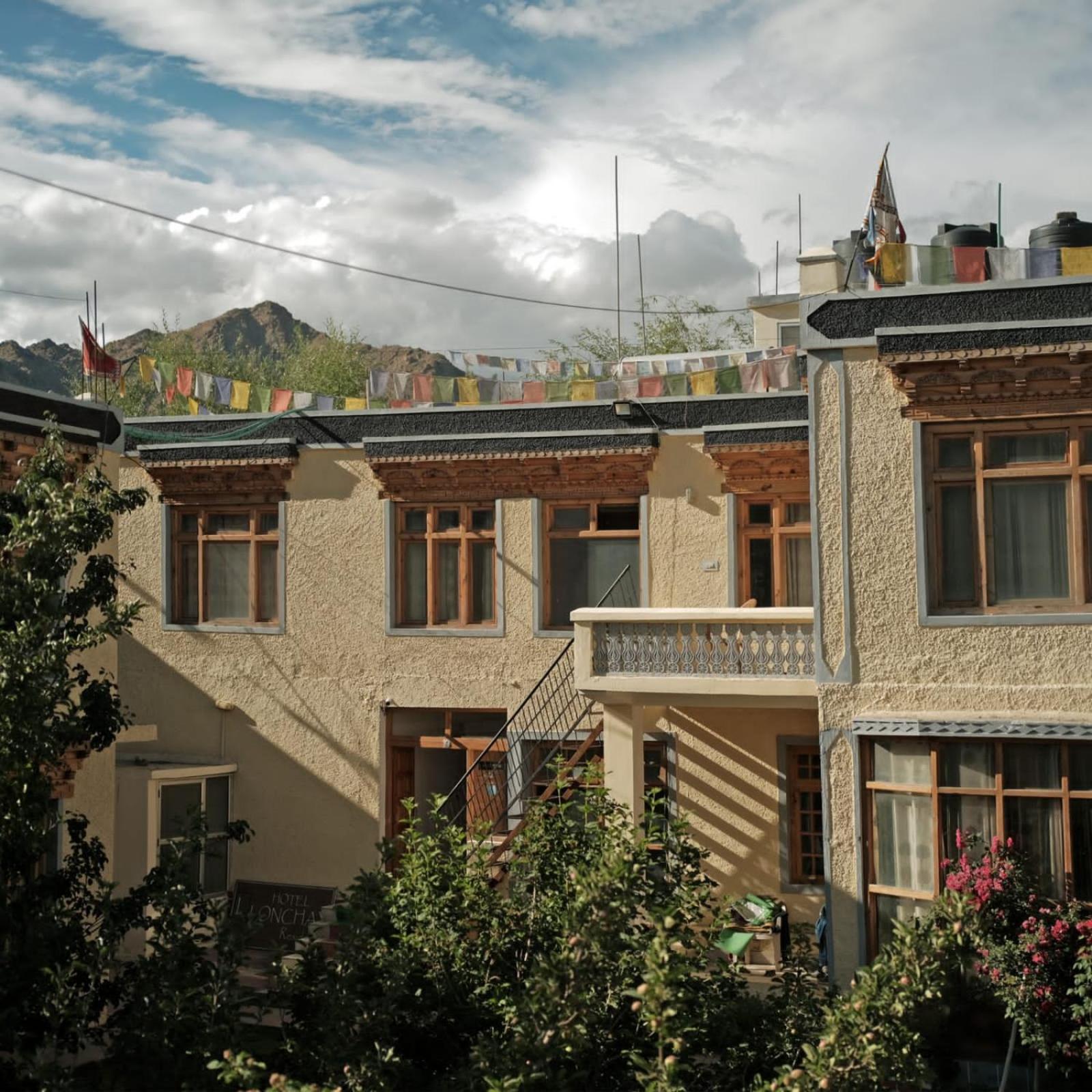 Hotel Lonchay Residency Leh Exteriör bild